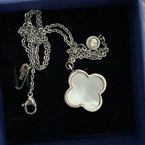 Silver clover necklace